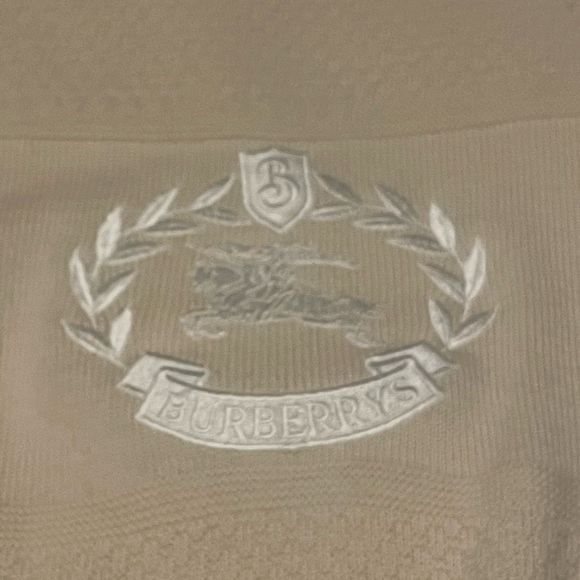 Authentic Burberry large crest 100% wool sweater - Picture 6 of 6